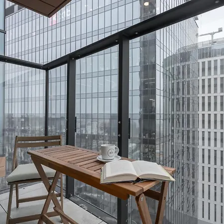 Towarowa Towers Apartment *